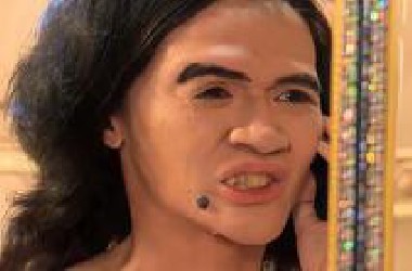 女孩长相太丑被男友抛弃，没想到整容后成了大美女
